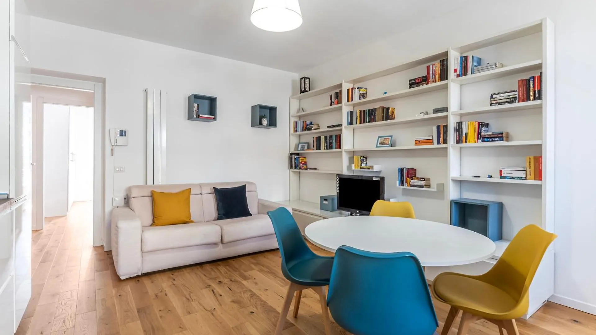 Bright Apartment 700M From Dergano M3 Milánó