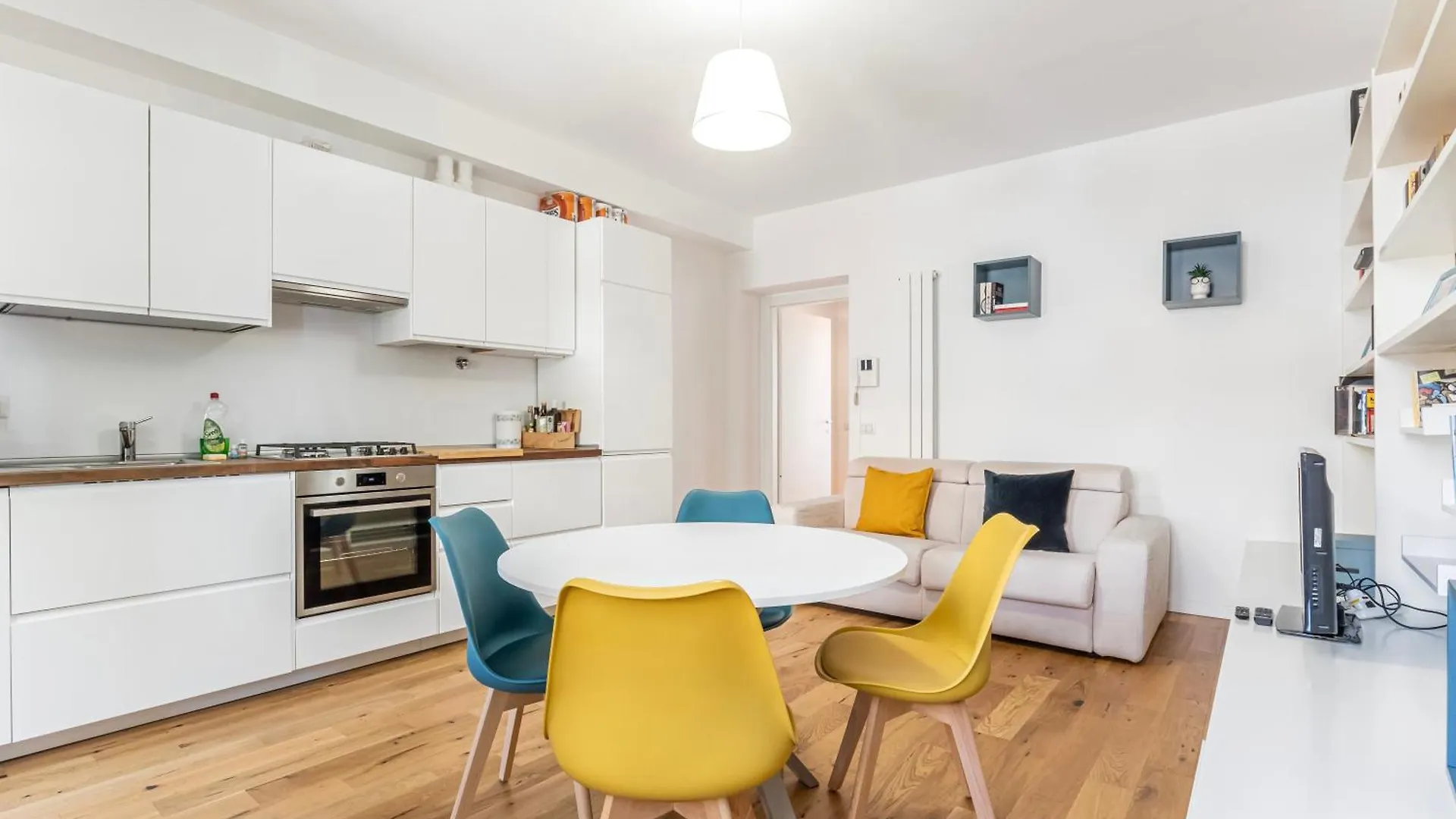 Bright Apartment 700M From Dergano M3 Milánó