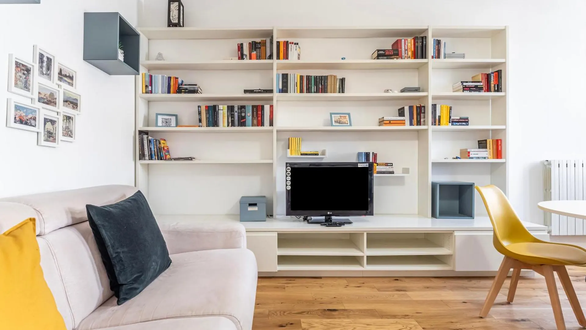 Bright Apartment 700M From Dergano M3 Milánó