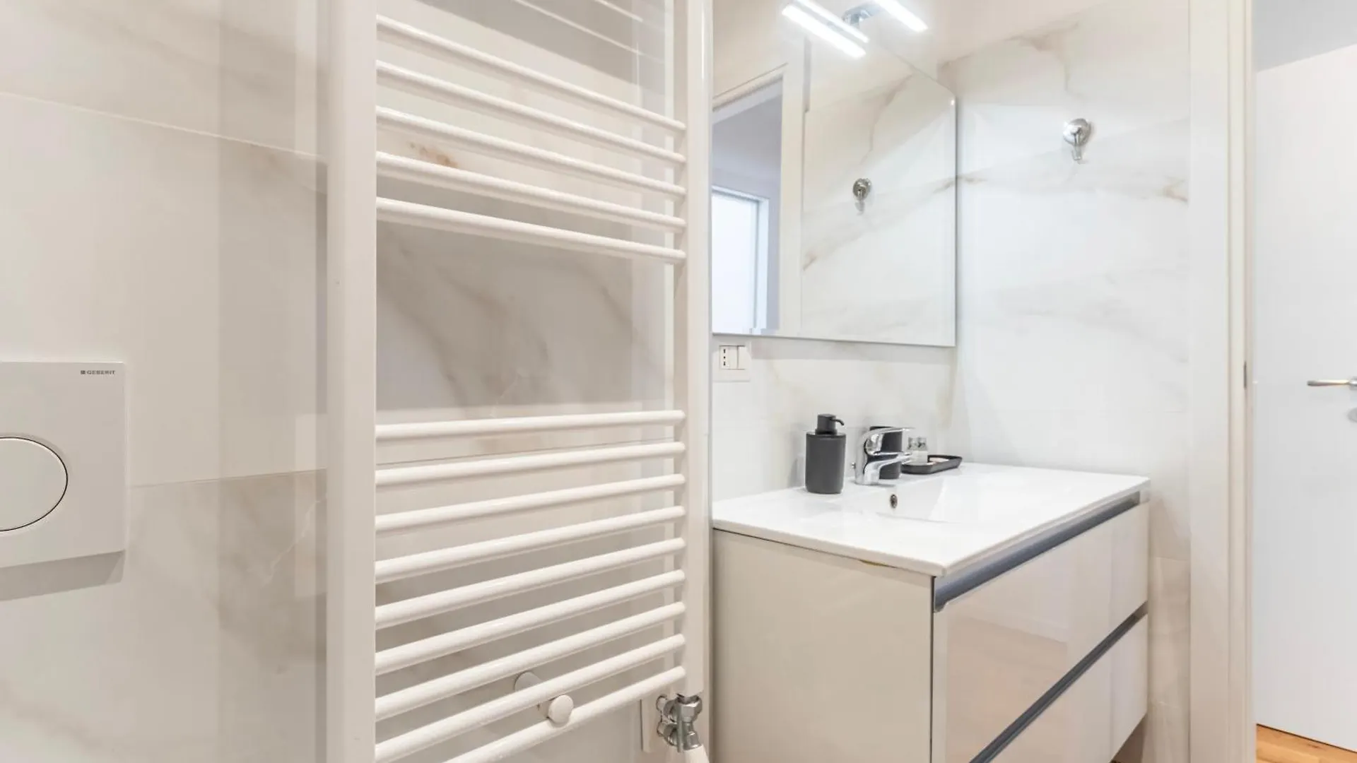 Bright Apartment 700M From Dergano M3 Milánó 0*,  Olaszország